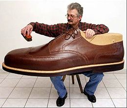 Большие и маленькие размеры мужской обуви